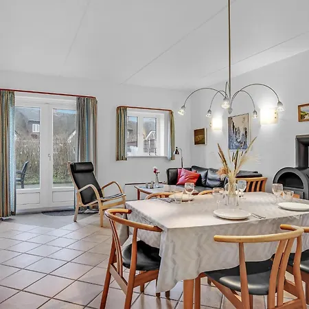 3 Bedroom Nice Home In Blavand *