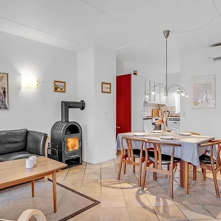 3 Bedroom Nice Home In Blavand *
